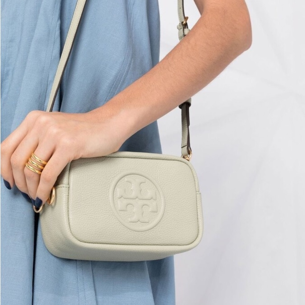 Tory Burch Perry bombe mini bag in Cream